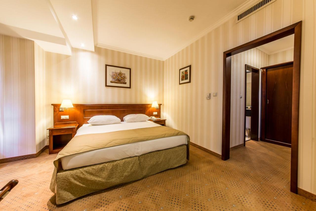 Ramada Hotel & Suites By Wyndham Bucharest North Kültér fotó
