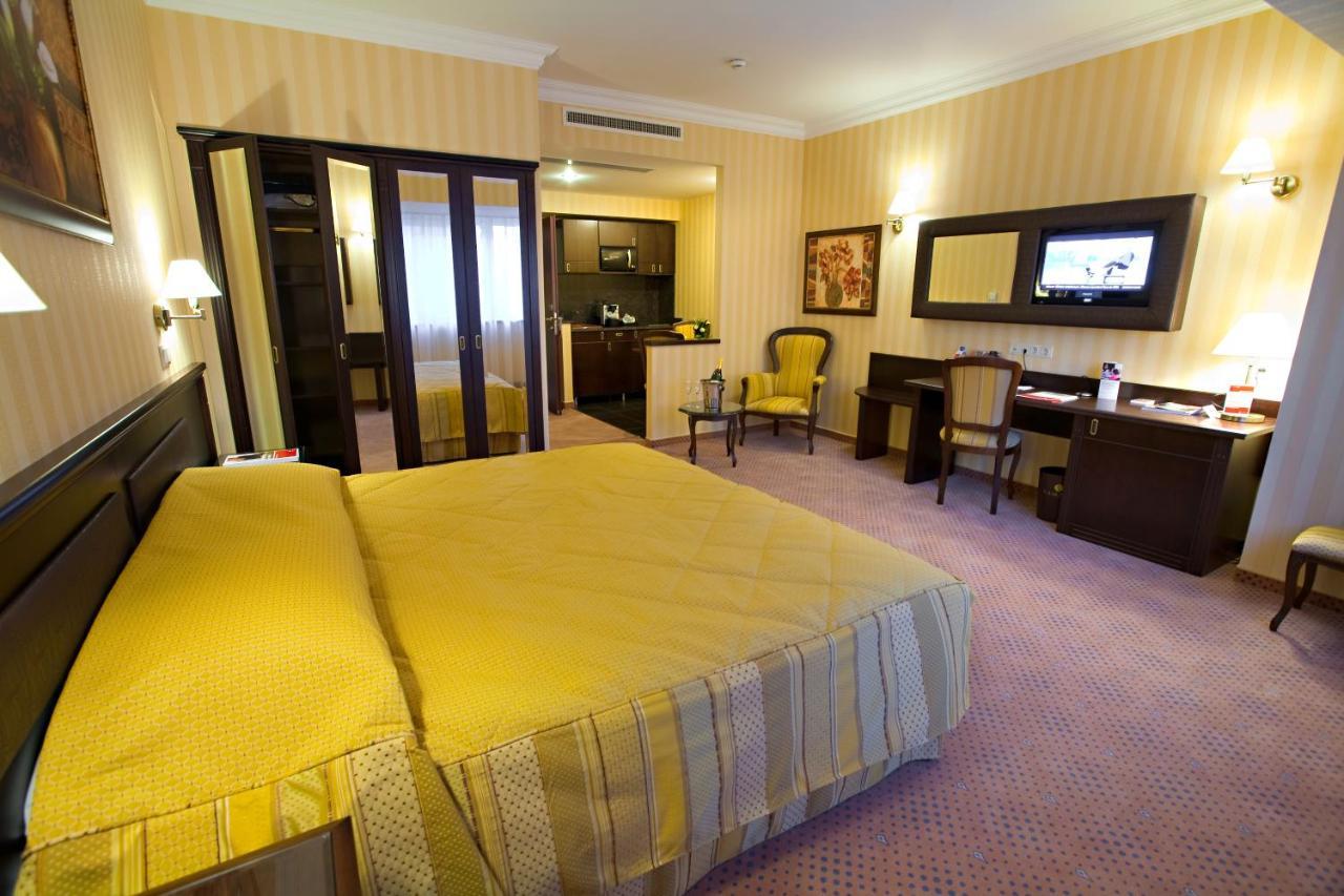 Ramada Hotel & Suites By Wyndham Bucharest North Kültér fotó