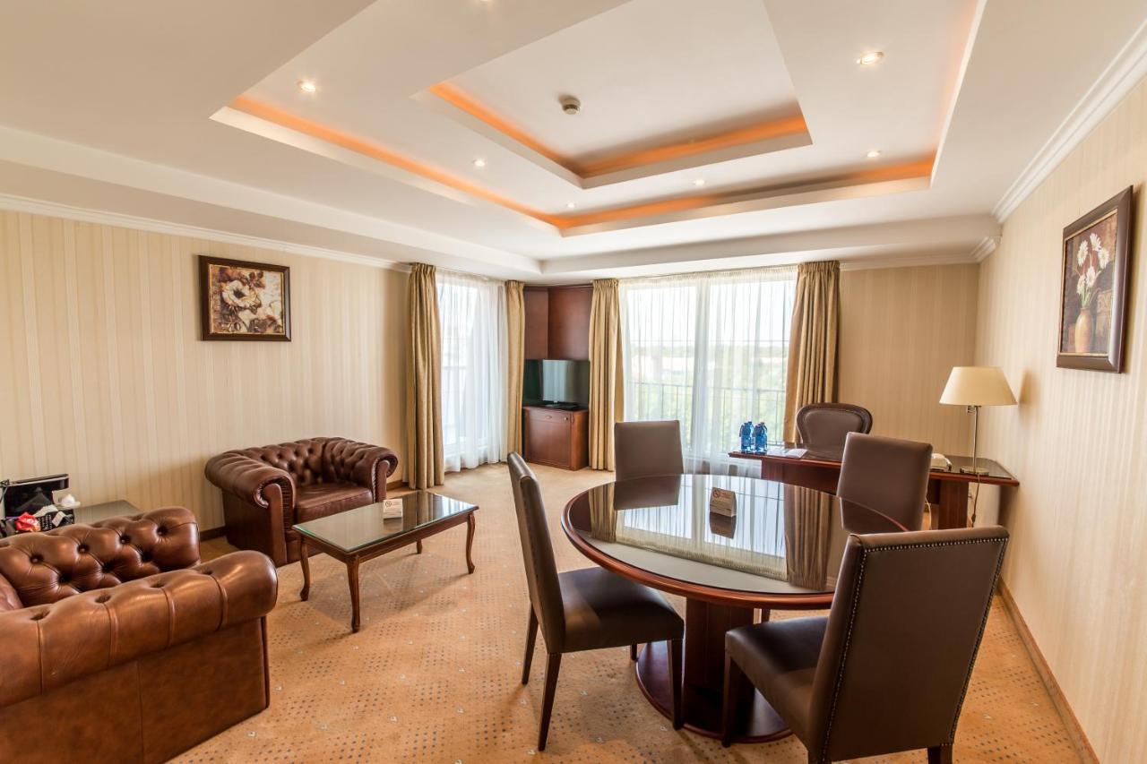 Ramada Hotel & Suites By Wyndham Bucharest North Kültér fotó