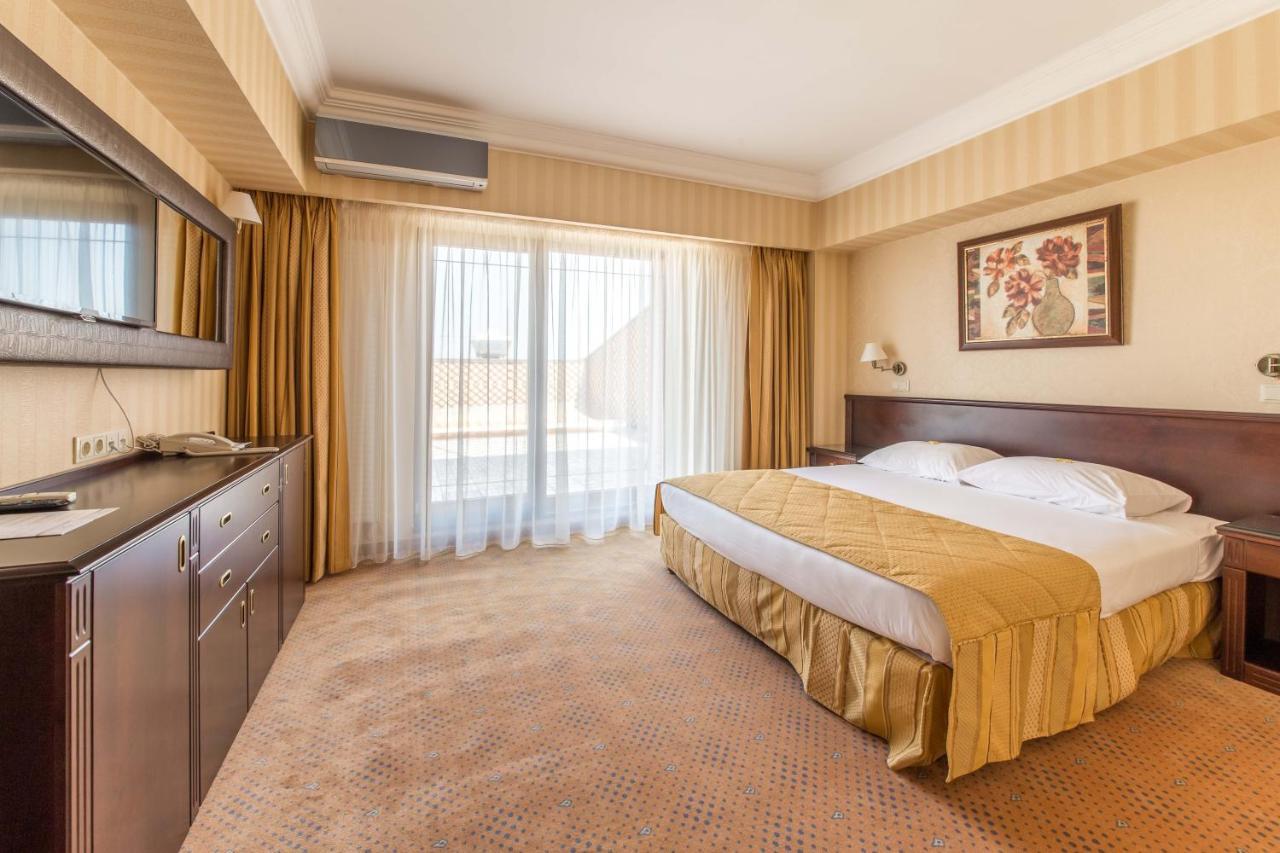 Ramada Hotel & Suites By Wyndham Bucharest North Kültér fotó
