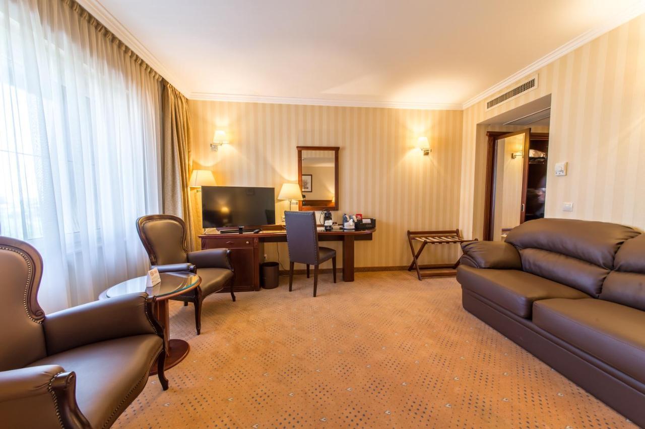 Ramada Hotel & Suites By Wyndham Bucharest North Kültér fotó