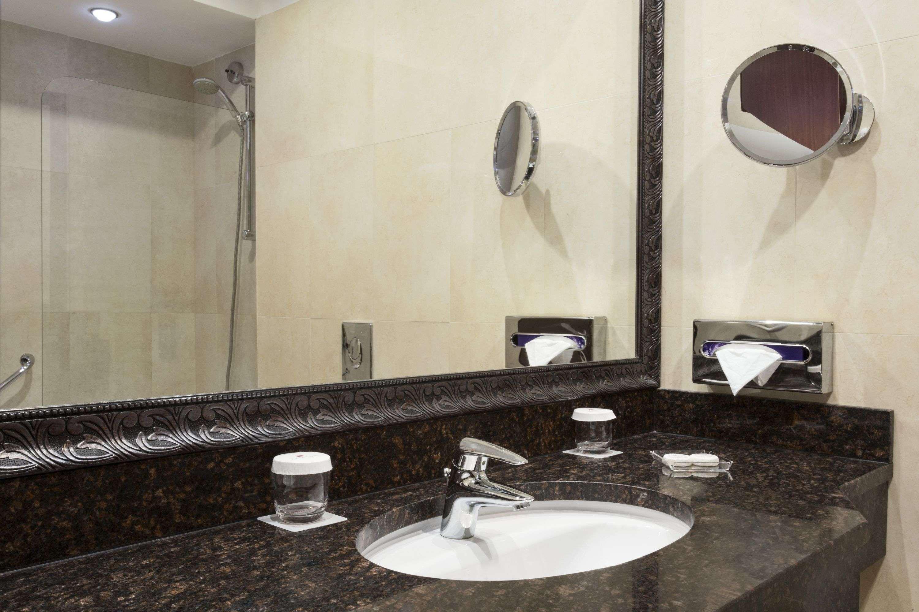 Ramada Hotel & Suites By Wyndham Bucharest North Kültér fotó