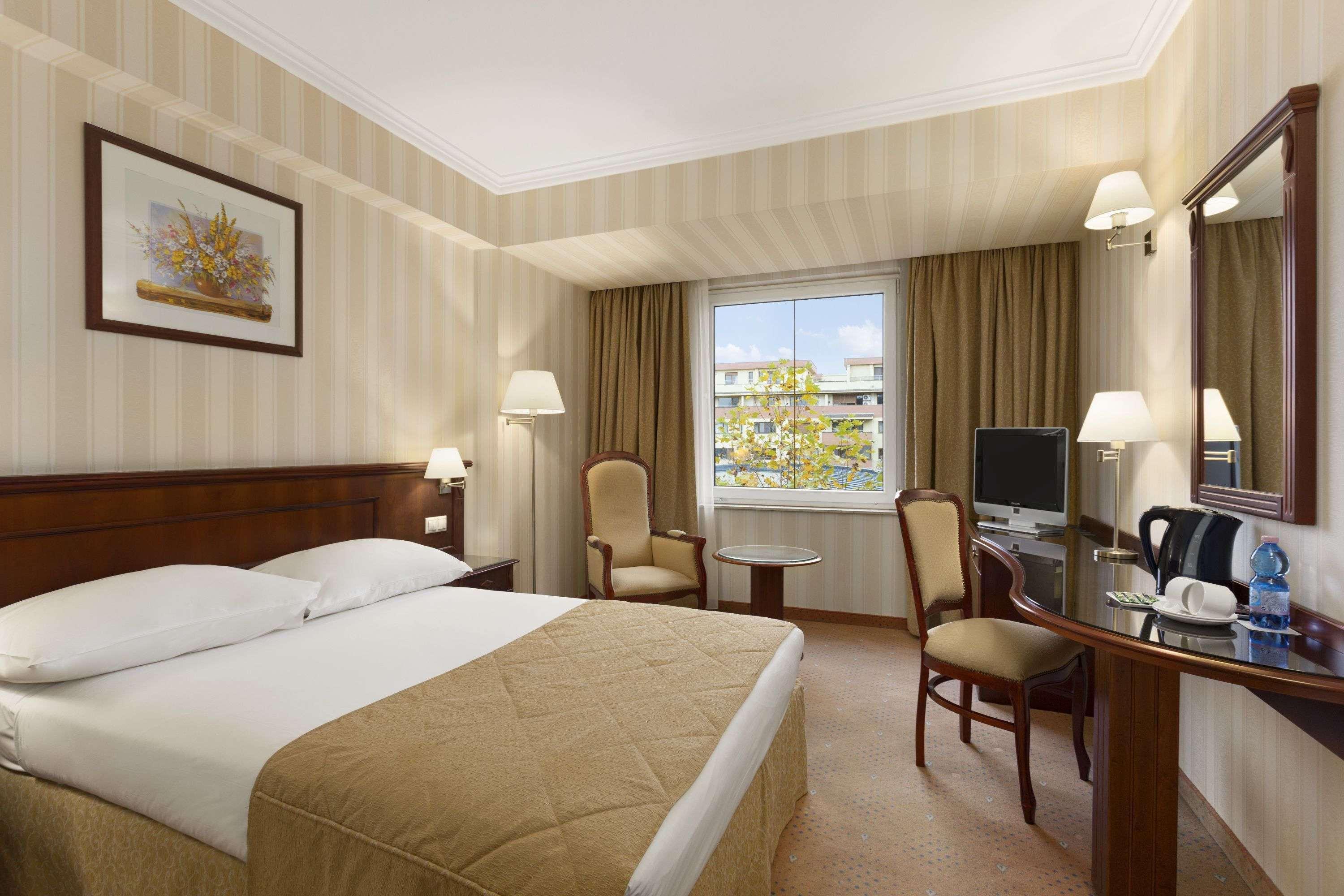 Ramada Hotel & Suites By Wyndham Bucharest North Kültér fotó