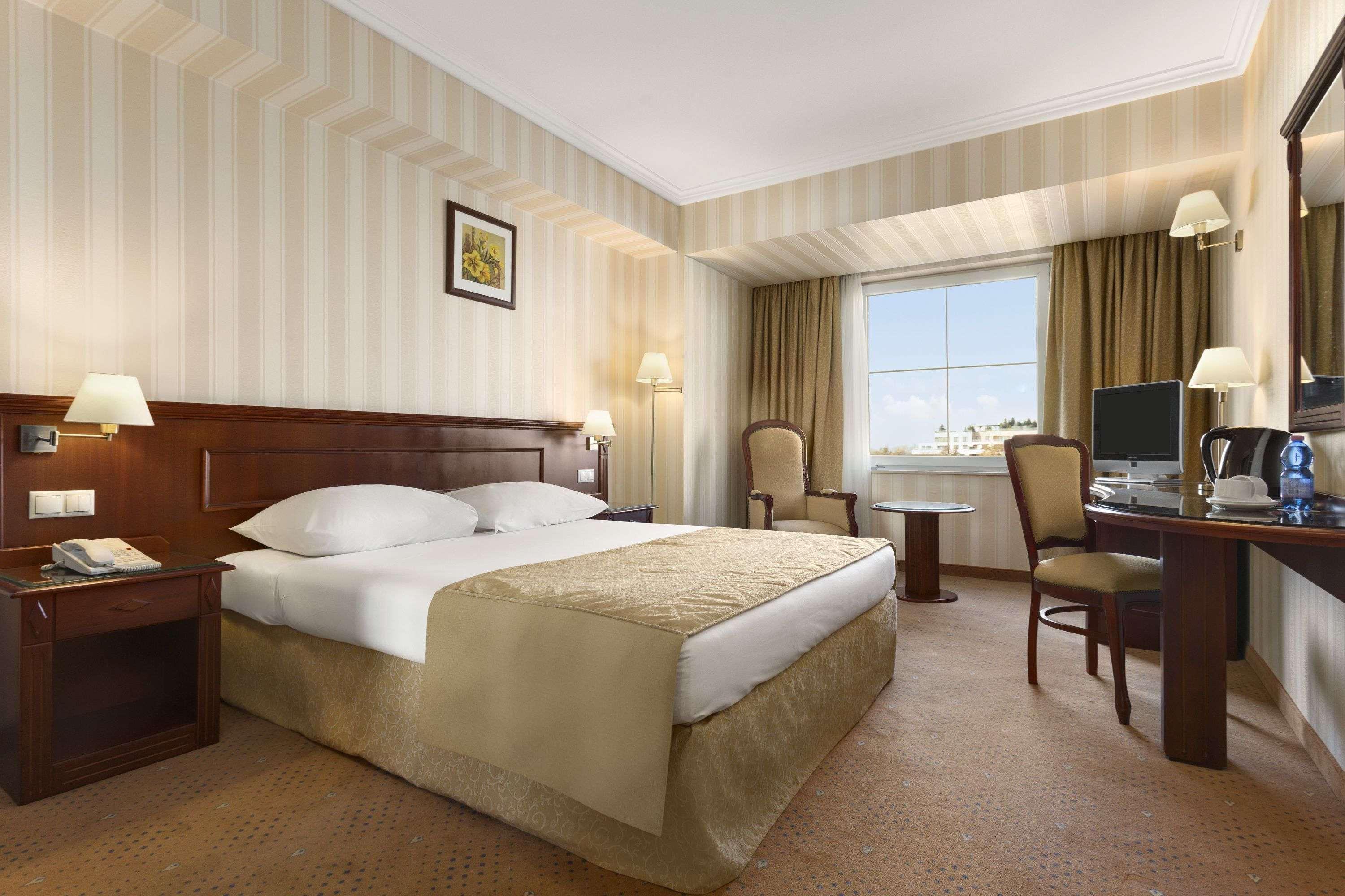 Ramada Hotel & Suites By Wyndham Bucharest North Kültér fotó