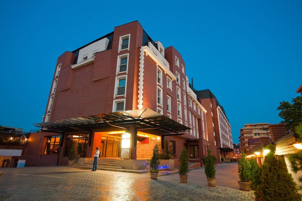 Ramada Hotel & Suites By Wyndham Bucharest North Kültér fotó