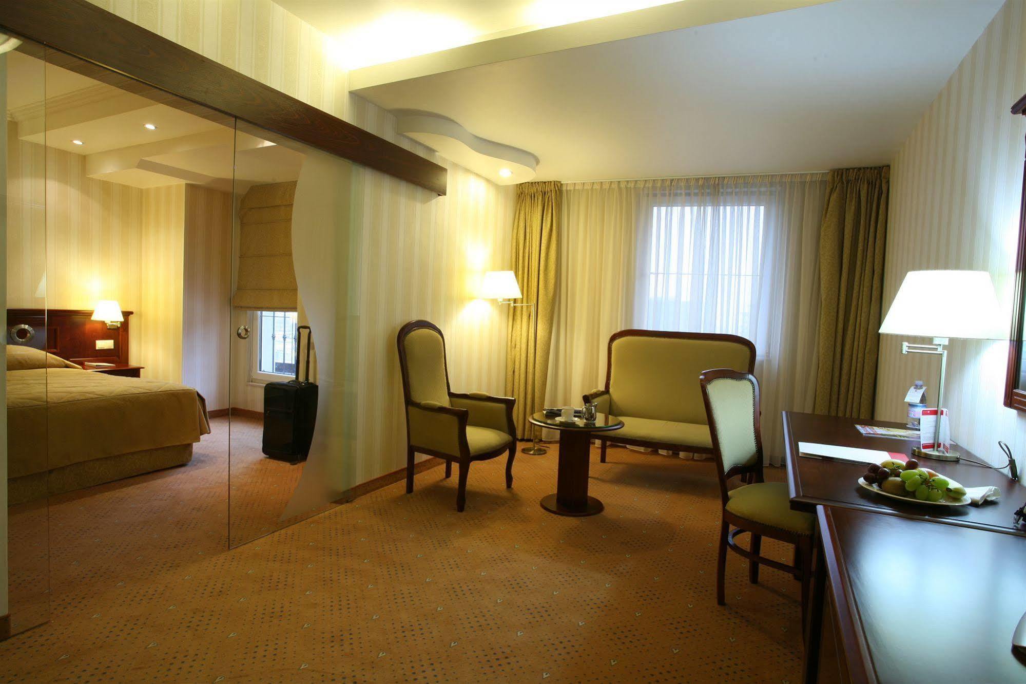 Ramada Hotel & Suites By Wyndham Bucharest North Szoba fotó