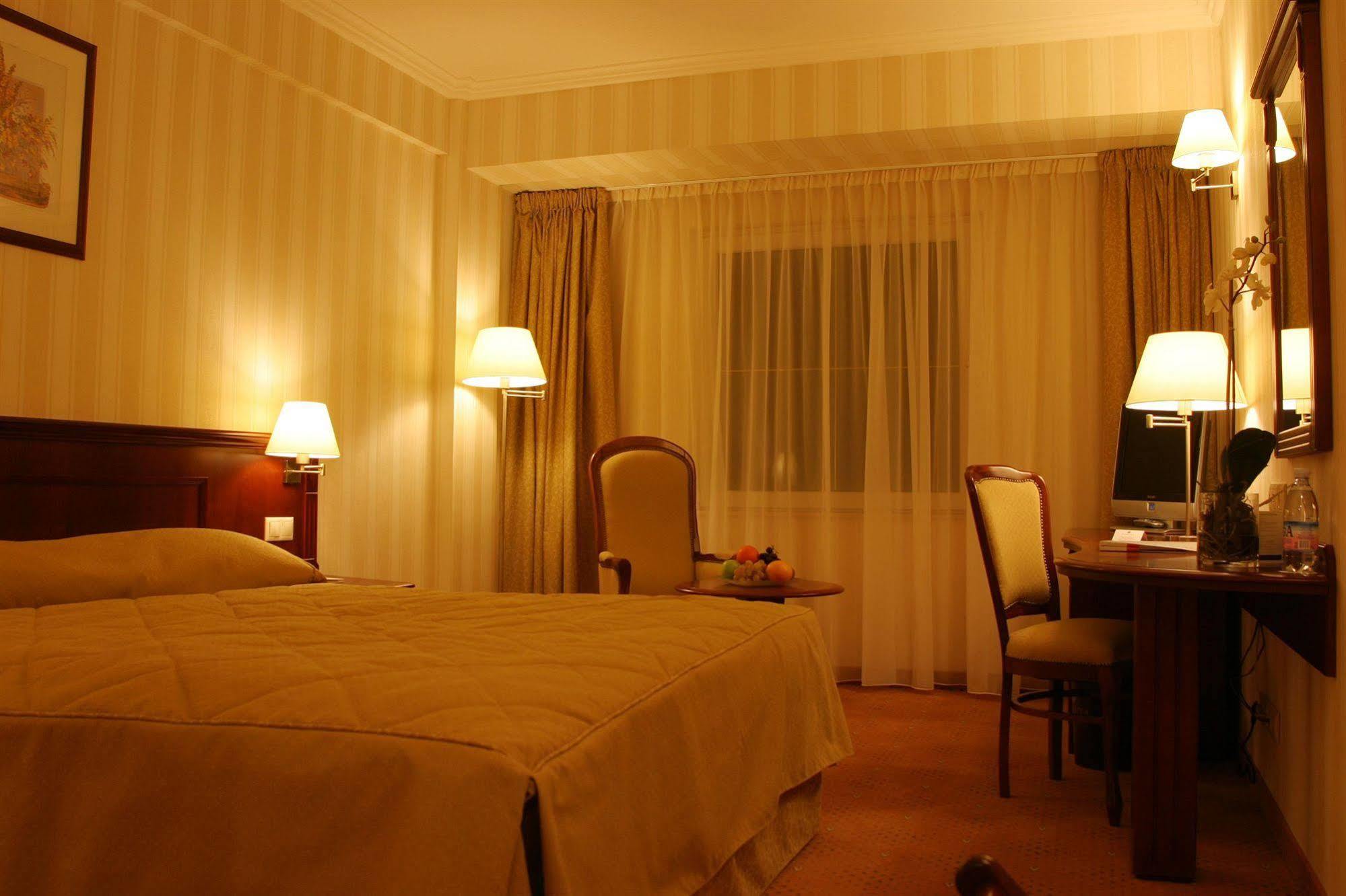 Ramada Hotel & Suites By Wyndham Bucharest North Kültér fotó