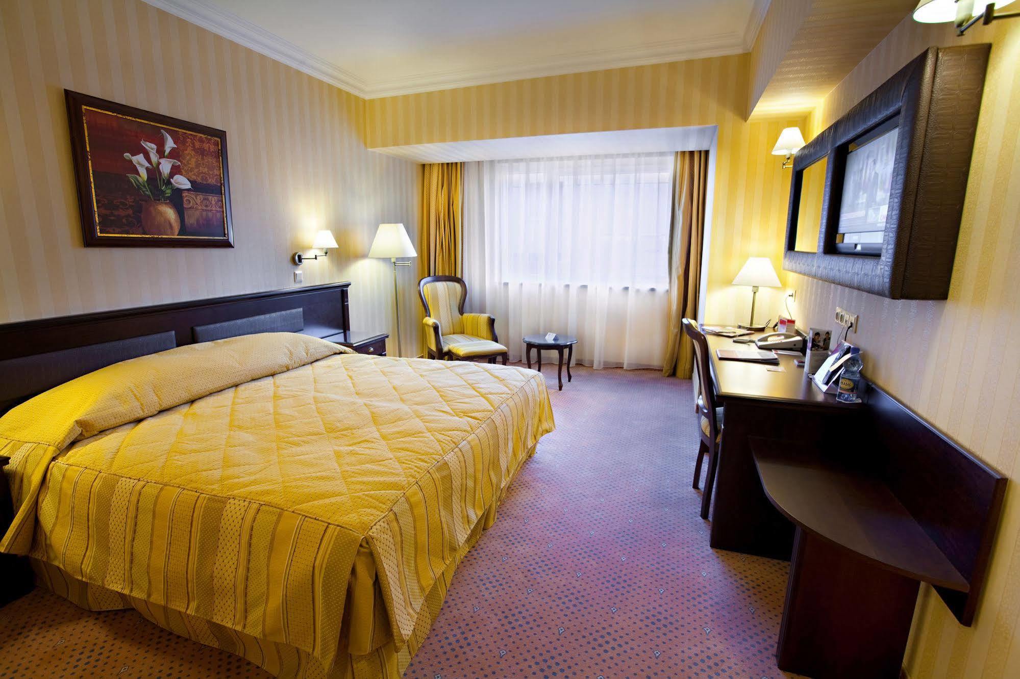 Ramada Hotel & Suites By Wyndham Bucharest North Kültér fotó