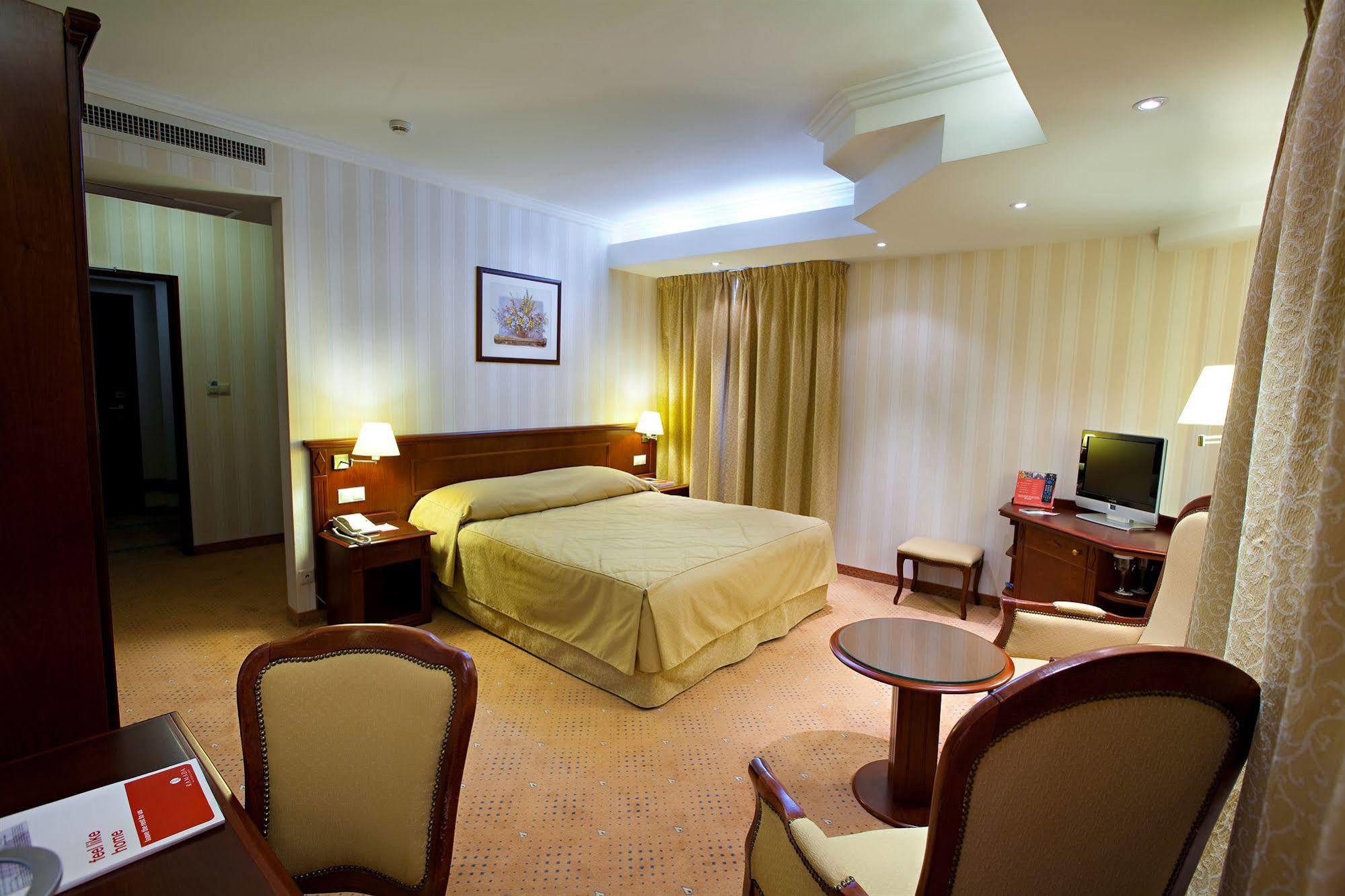 Ramada Hotel & Suites By Wyndham Bucharest North Kültér fotó