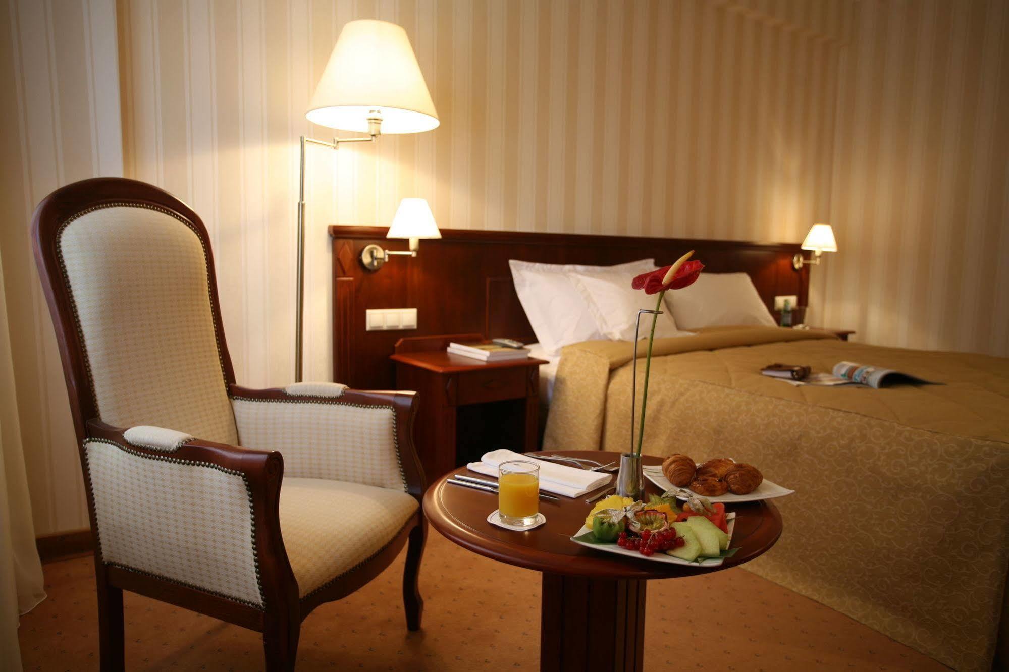 Ramada Hotel & Suites By Wyndham Bucharest North Kültér fotó