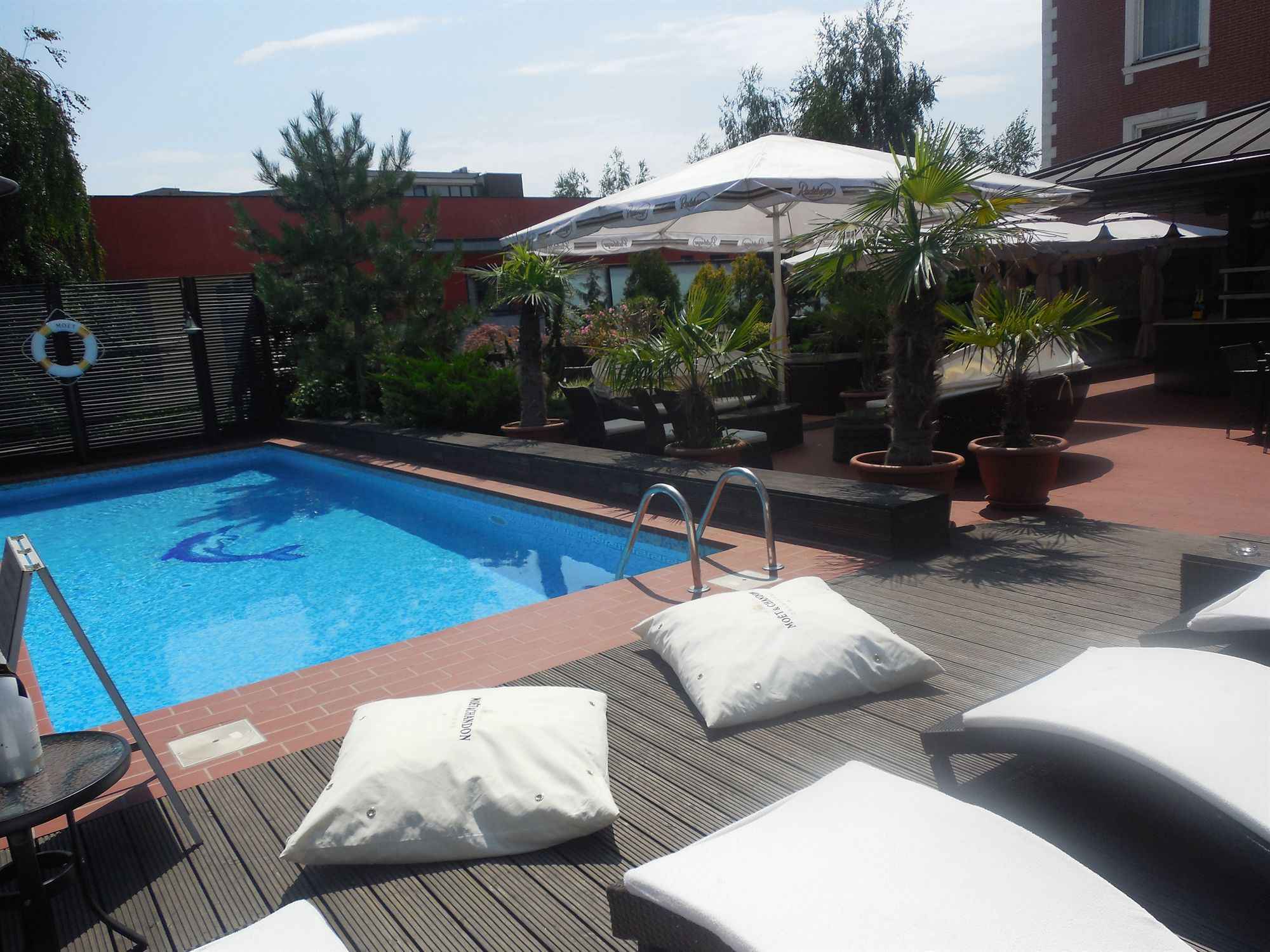 Ramada Hotel & Suites By Wyndham Bucharest North Kültér fotó